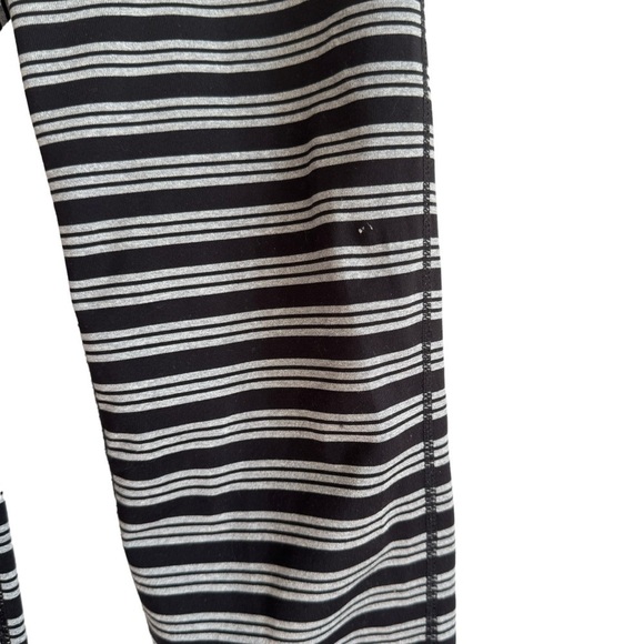 Athleta Striped Chaturanga Capri Leggings, Heather Gray & Black, Size MP - Picture 12 of 13